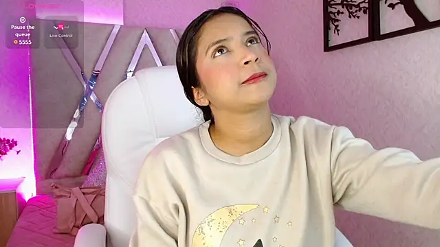 Sophia waalker  1 online show from January 24, 2025, 11:26 am