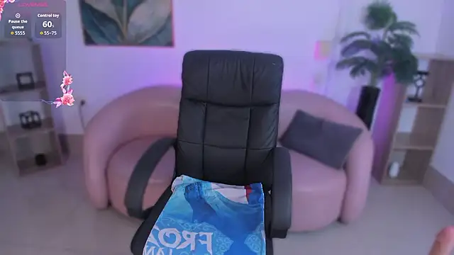 Ayha khalaf online show from February 22, 2026, 2:02 am