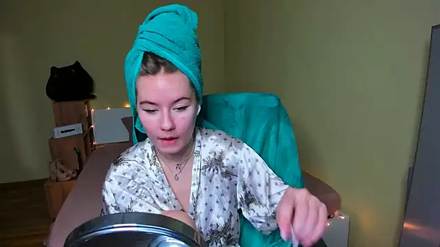 EmilyPaw online show from February 2, 2025, 10:35 am