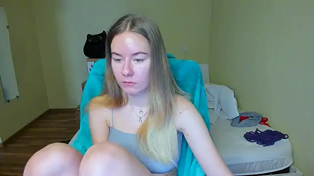 EmilyPaw online show from February 28, 2025, 9:58 am