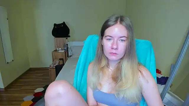 EmilyPaw online show from March 5, 2025, 7:05 am