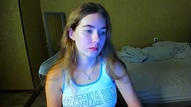 Snapshot of EmilyPaw chatting on July 18, 2026, 6:23 pm EmilyPaw online show from July 18, 2026, 6:23 pm