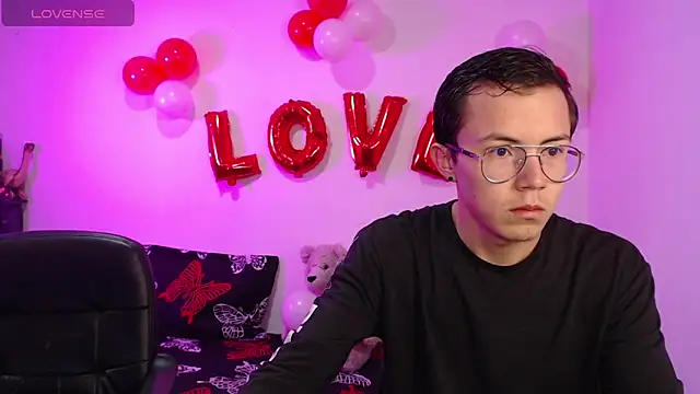 Snapshot of Tina_4_Charlie chatting on February 13, 2025, 12:00 pm Tina 4 Charlie online show from February 13, 2025, 12:00 pm