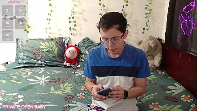 Snapshot of Tina_4_Charlie chatting on November 2, 2025, 12:40 pm Tina 4 Charlie online show from November 2, 2025, 12:40 pm