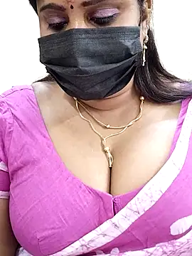 Queenflowerr online show from February 14, 2025, 3:58 pm