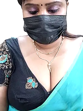 Queenflowerr online show from March 3, 2025, 2:26 pm