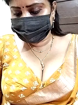 Queenflowerr online show from March 11, 2025, 4:18 pm