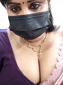 Queenflowerr online show from March 15, 2025, 4:10 pm