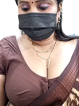 Queenflowerr online show from March 16, 2025, 2:00 pm