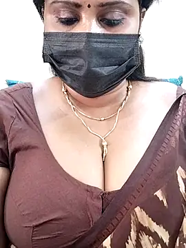 Queenflowerr online show from March 21, 2025, 10:06 am