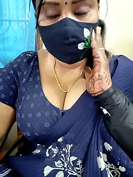 Queenflowerr online show from February 28, 2026, 7:42 am