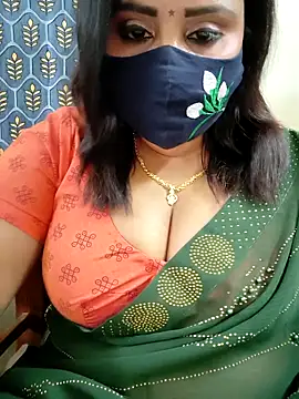 Queenflowerr online show from April 18, 2026, 6:01 pm