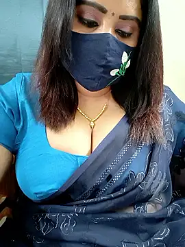Queenflowerr online show from May 14, 2026, 6:26 pm