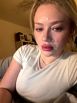 Snapshot of blissdimicco chatting on December 20, 2025, 6:59 pm blissdimicco online show from December 20, 2025, 6:59 pm