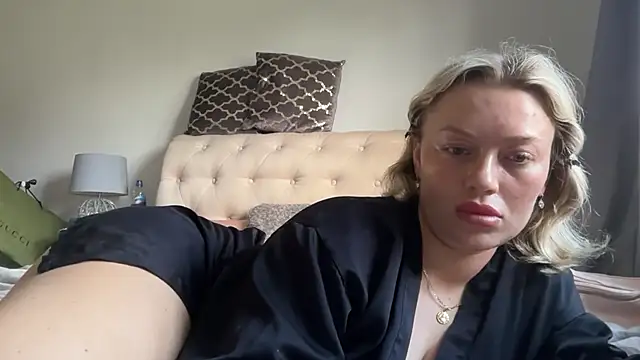 Snapshot of blissdimicco chatting on March 28, 2026, 10:26 am blissdimicco online show from March 28, 2026, 10:26 am