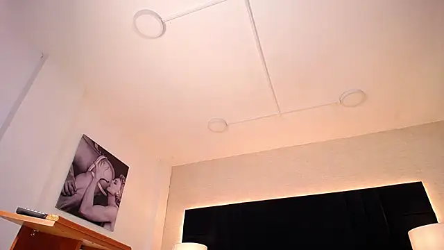 Simon Basset online show from February 18, 2025, 8:14 pm