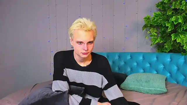 DemianEnglen online show from February 2, 2025, 11:42 pm