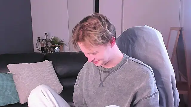 DemianEnglen online show from October 15, 2025, 9:59 pm