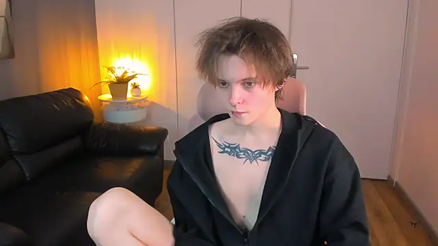 Snapshot of DemianEnglen chatting on April 9, 2026, 3:28 pm DemianEnglen online show from April 9, 2026, 3:28 pm