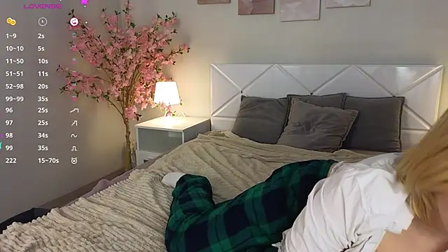 Manic pixie  online show from March 2, 2025, 10:56 am