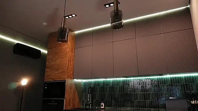 Sofa 01 online show from March 4, 2026, 3:29 pm