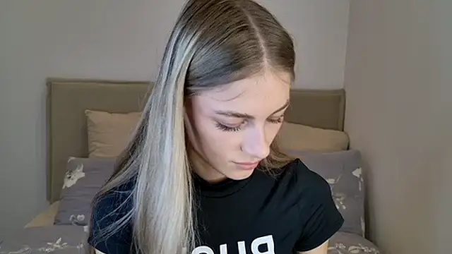 GabriellaOlsen online show from October 19, 2025, 10:38 am