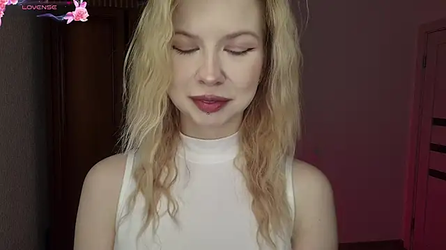 LynetHakes online show from May 28, 2026, 6:21 am