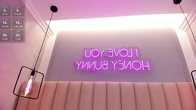 Snapshot of Naomymonroe_ chatting on July 14, 2026, 10:21 am Naomymonroe online show from July 14, 2026, 10:21 am