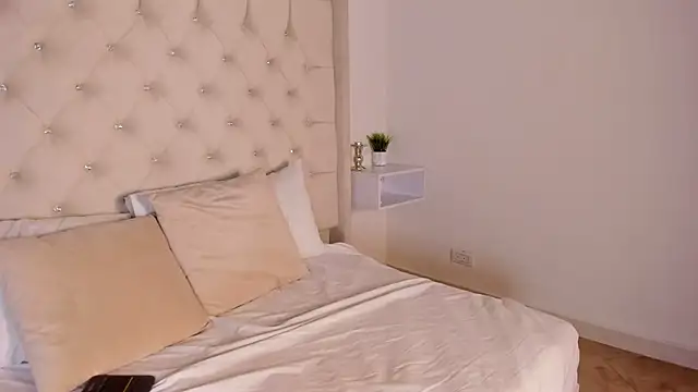 Snapshot of bella_bloomg chatting on February 3, 2025, 11:15 pm bella bloomg online show from February 3, 2025, 11:15 pm