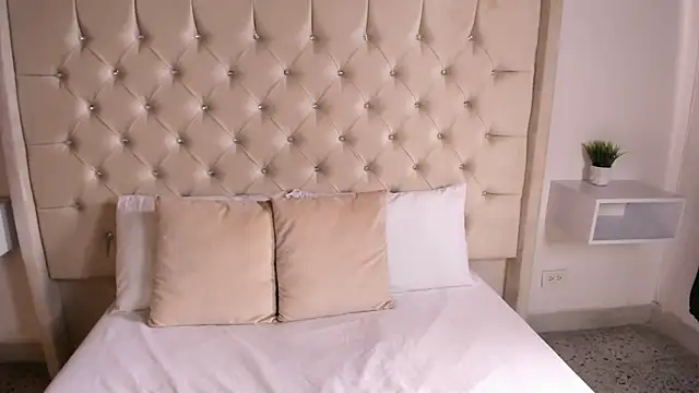 bella bloomg online show from March 21, 2025, 7:13 pm