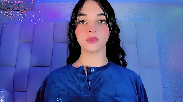 Snapshot of Angeles_Busst chatting on September 22, 2025, 8:33 pm Angeles Busst online show from September 22, 2025, 8:33 pm