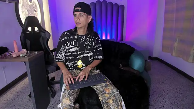 Martshall09 online show from November 6, 2025, 10:10 pm