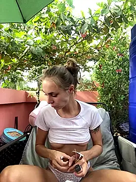 White Lu online show from February 19, 2026, 2:07 am