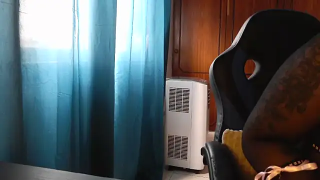 bunnyfox420 online show from November 7, 2025, 1:33 pm