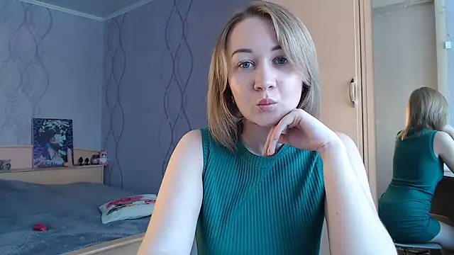 DaddysSluttyGirl2001 online show from March 11, 2025, 9:02 am