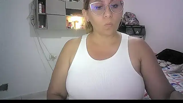 Snapshot of mariana0x chatting on May 16, 2026, 3:25 am mariana0x online show from May 16, 2026, 3:25 am