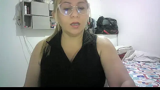 Snapshot of mariana0x chatting on May 17, 2026, 2:57 pm mariana0x online show from May 17, 2026, 2:57 pm