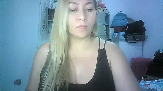 Snapshot of mariana0x chatting on May 24, 2026, 7:41 pm mariana0x online show from May 24, 2026, 7:41 pm