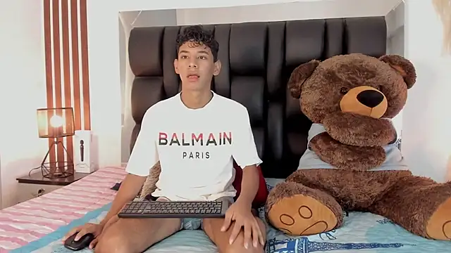 Amberr1 online show from January 24, 2025, 1:03 pm