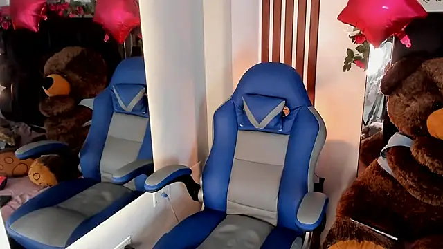 Amberr1 online show from February 13, 2025, 3:24 pm