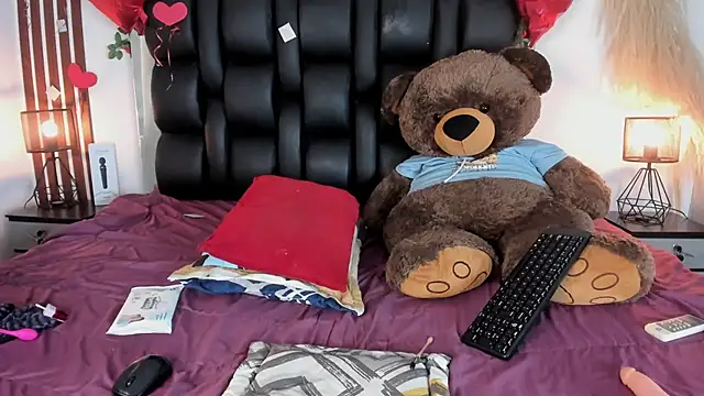 Amberr1 online show from February 17, 2025, 3:20 pm