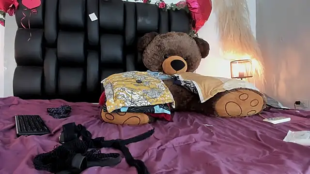 Amberr1 online show from February 17, 2025, 6:26 pm