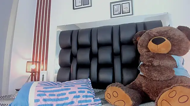 Amberr1 online show from March 18, 2025, 12:14 pm