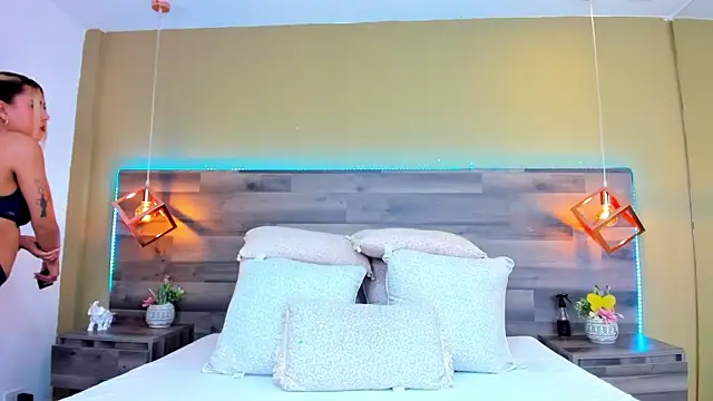 MeganCrow online show from March 10, 2025, 1:43 pm