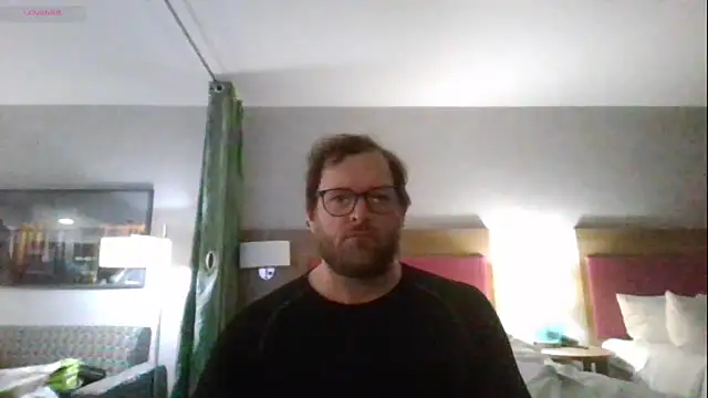 Snapshot of rrunner7718 chatting on April 16, 2026, 12:33 am rrunner7718 online show from April 16, 2026, 12:33 am