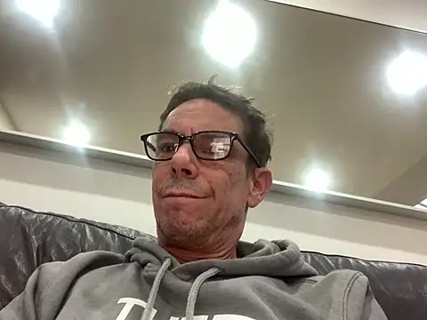 Snapshot of Kenhornu chatting on March 7, 2026, 4:59 pm Kenhornu online show from March 7, 2026, 4:59 pm