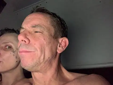 Snapshot of Kenhornu chatting on April 16, 2026, 4:24 am Kenhornu online show from April 16, 2026, 4:24 am