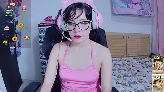 Yuna pinkk online show from October 18, 2025, 4:04 am