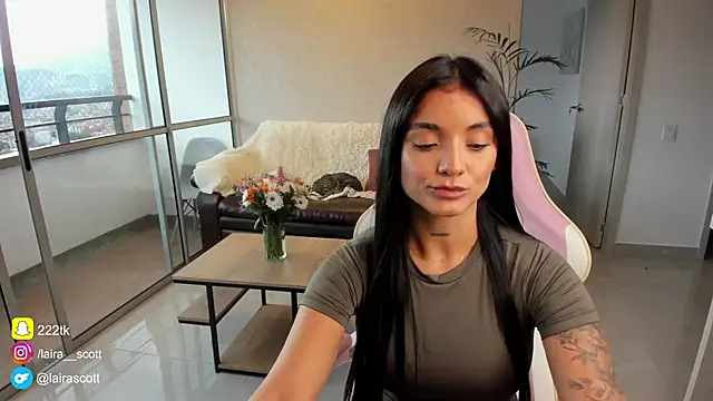 LairaScott online show from February 26, 2025, 10:09 pm