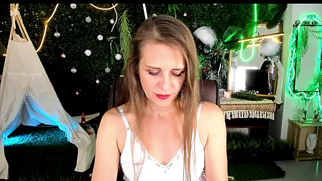 Snapshot of EmiliaBedy chatting on June 21, 2026, 9:12 am EmiliaBedy online show from June 21, 2026, 9:12 am